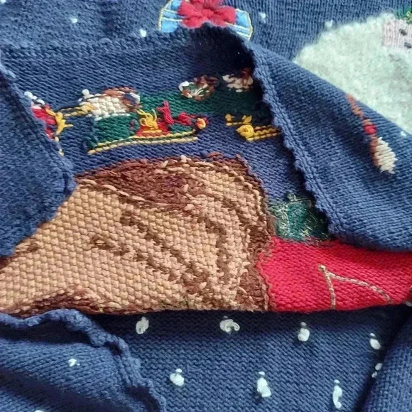 Beautiful Vintage Not Ugly Hand-Knit Santa Christmas Holiday Sweater - Picture 5 of 13